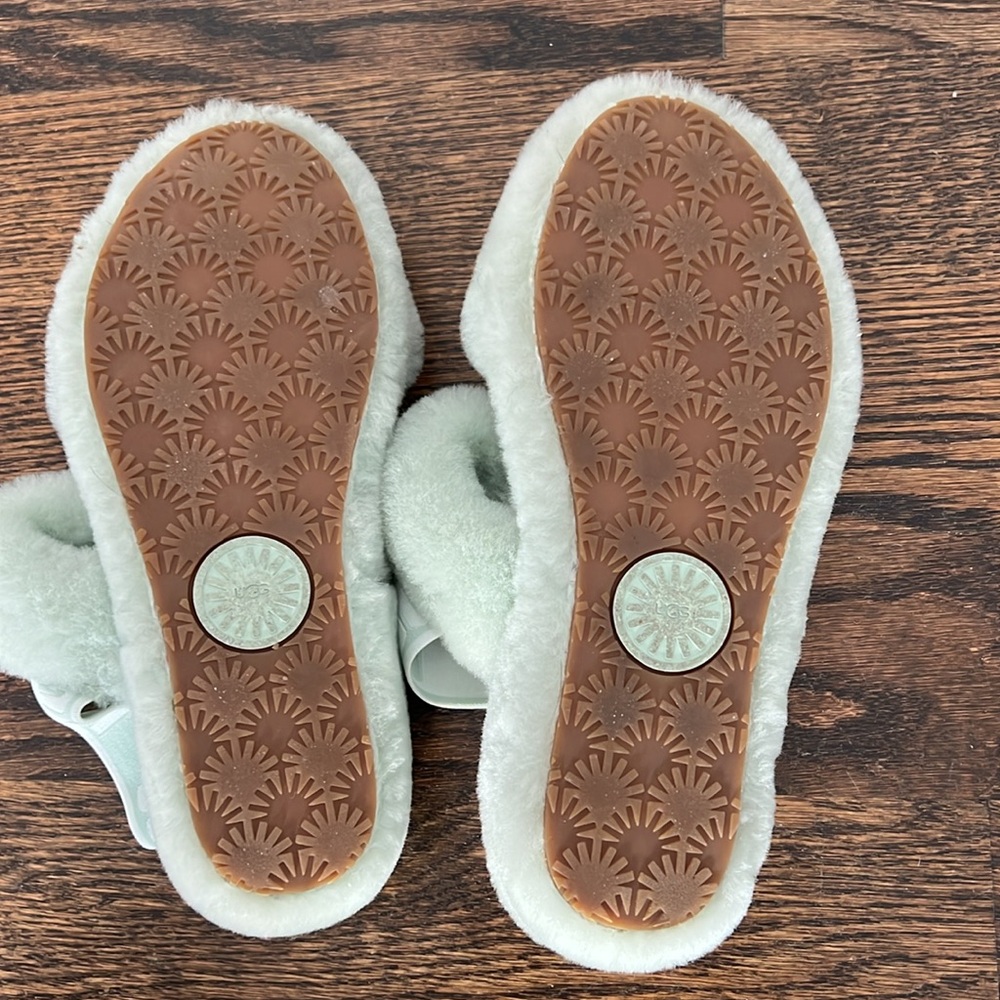 Ugg Slipper - image 6